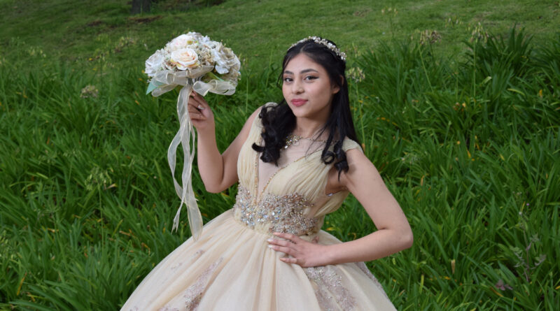 fotografía de estudio en exterior de quinceañera en parque La Mexicana